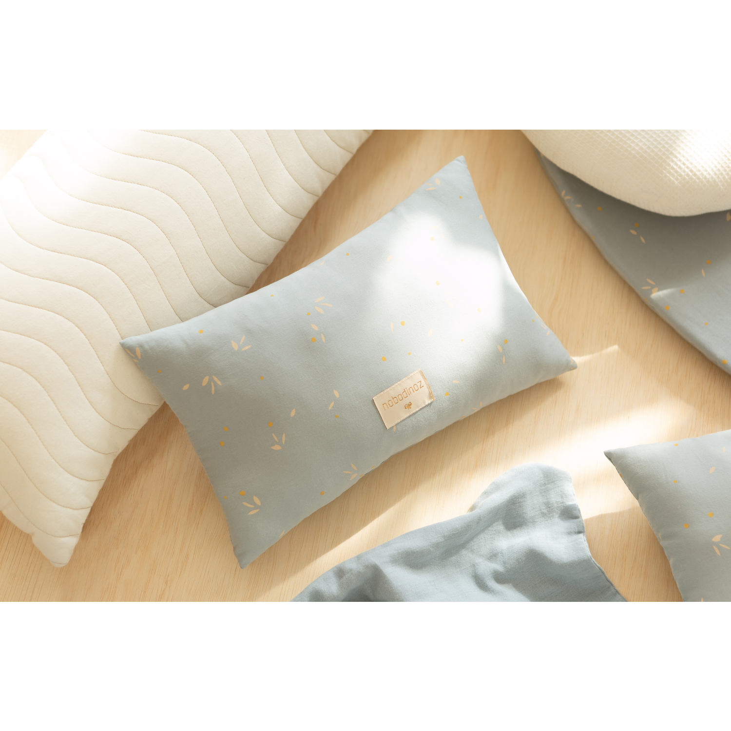 coussin-laurel-willow-soft-blue-nobodinoz.rmmgk9.max
