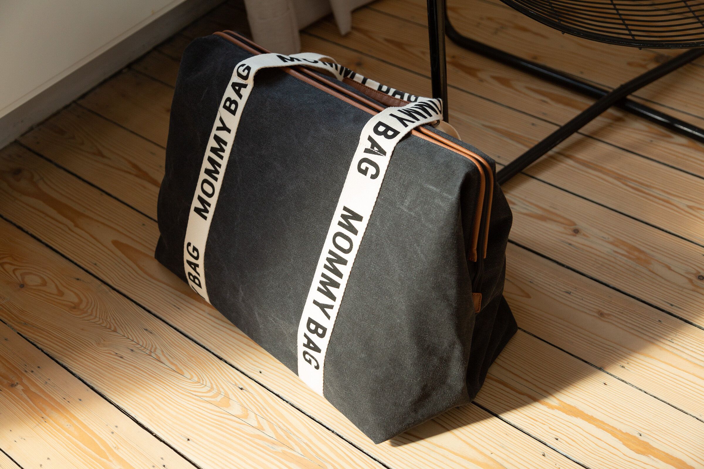 nursery-bag-signature-canvas-black-4
