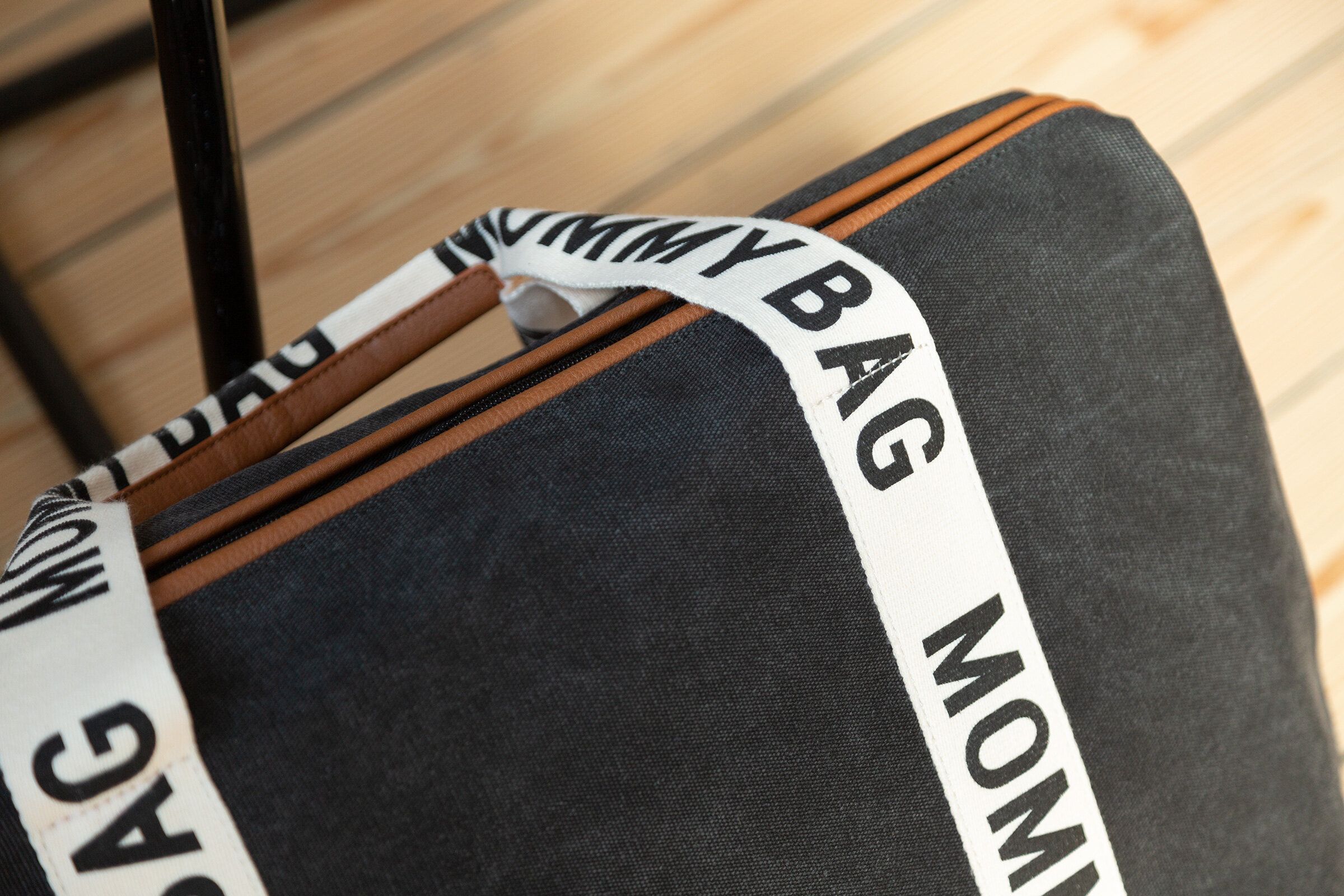 nursery-bag-signature-canvas-black-5