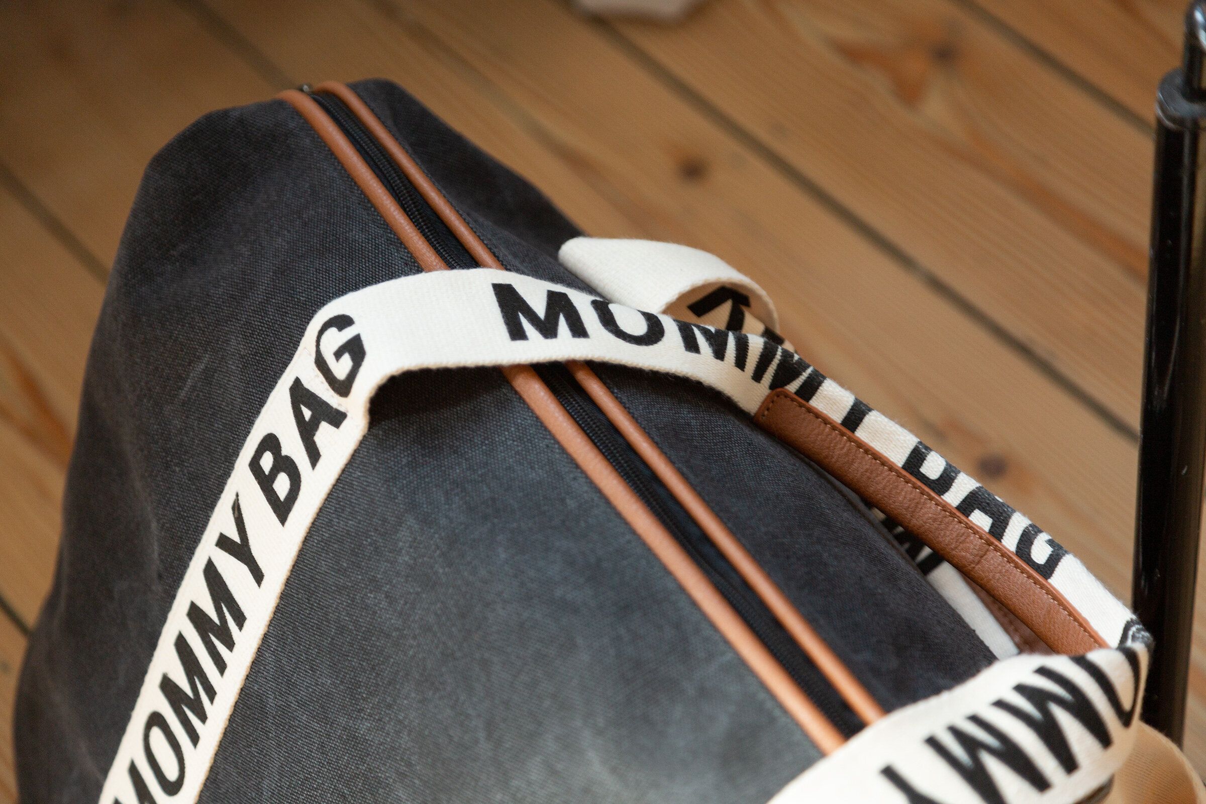 nursery-bag-signature-canvas-black-6