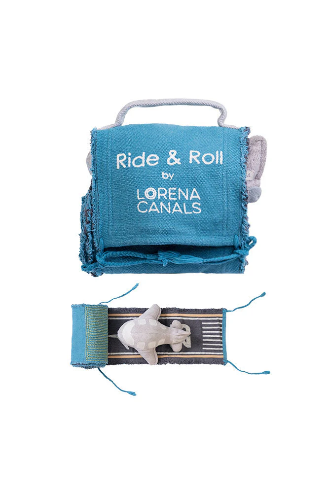 ride-roll-airplane-lorena-canals-1